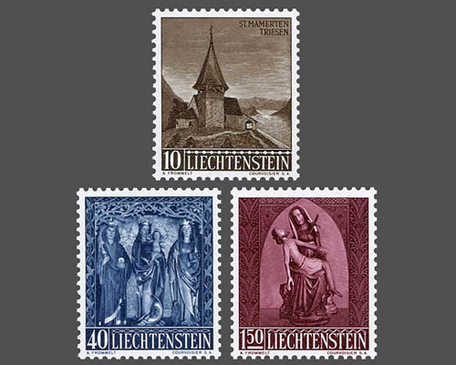 Christmas - Carved altarpiece of the cha